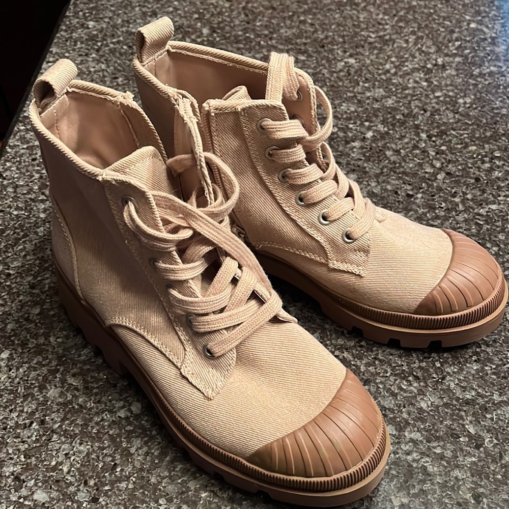 Low top half zip tie boots